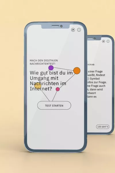 Smartphones with the Newstest start screen – Screen content: \