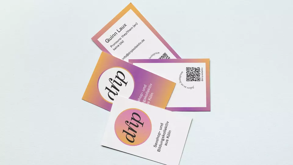 Mehrere Visitenkarten des \