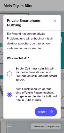 Mobile Ansicht der Webanwendung mit Textbox und Frage zum Thema „Private Smartphone-Nutzung“ und zwei Antwortmöglchkeiten