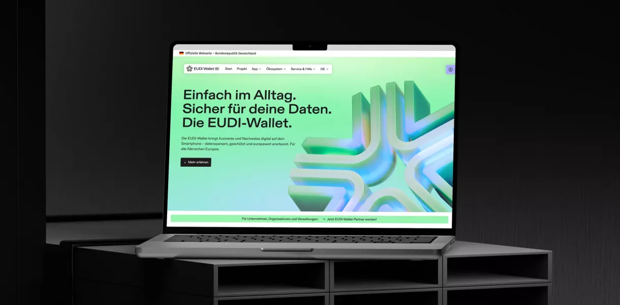 Laptop mit Screenshot der Startseite der Webseite des Projekts EUDI Wallet