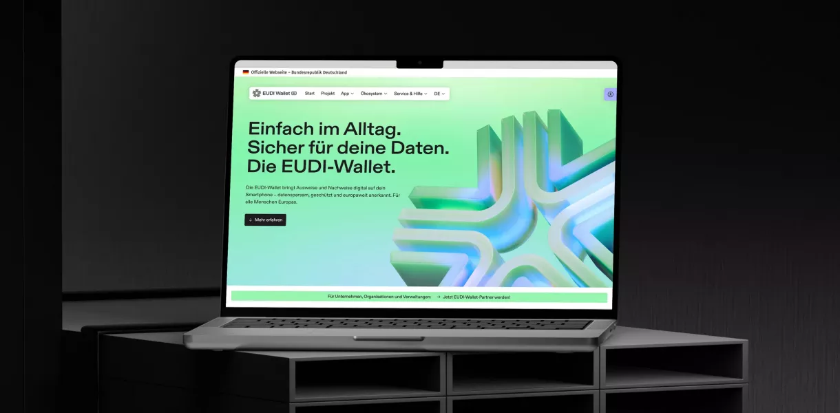 Laptop mit Screenshot der Startseite der Webseite des Projekts EUDI Wallet
