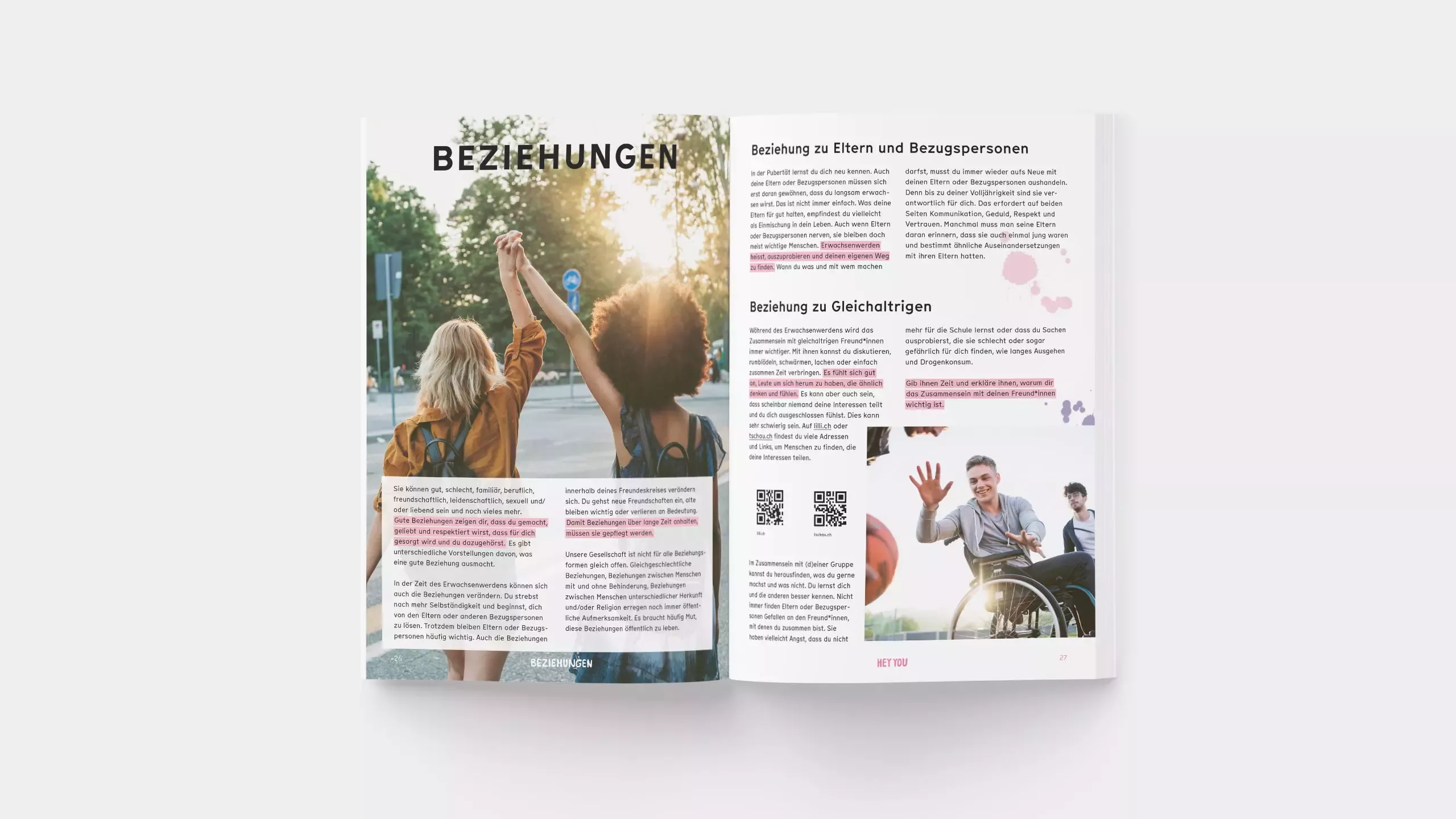 Aufgeschlagene Broschüre \