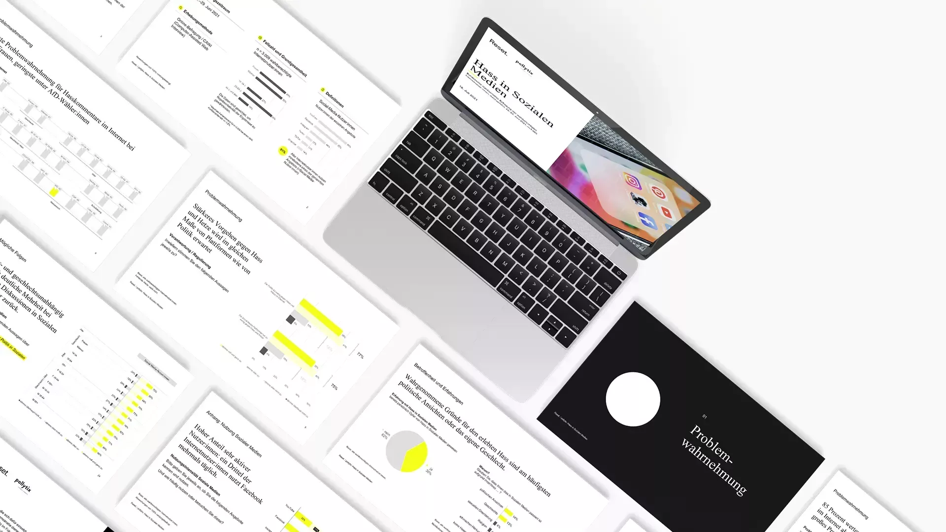 Ein aufgeklappter Laptop mit Screenshot der Webseite und Titel „Hass in Sozialen Medien“, umgeben von weiteren Screenshots der Webseite mit Diagrammen und Texten Schwarz, Weiß und Gelb gestaltet